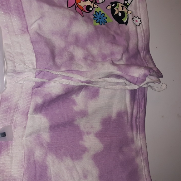 Women shorts, POWDER PUFF graphic lounge style - Picture 5 of 6